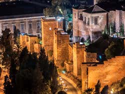 Alcazaba de Málaga iluminada