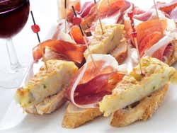 Tapas de jamón y tortilla